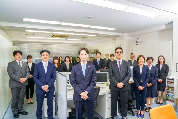 税理士法人根本税理士事務所 スタッフ写真
